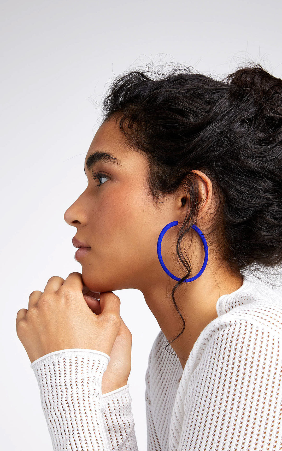 Boucles d’oreilles ultralégères faites au Québec – modèle Atlas bleu électrique