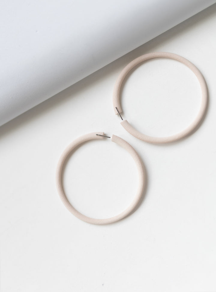 Boucles d’oreilles ultralégères faites au Québec – modèle Atlas couleur Ivoire