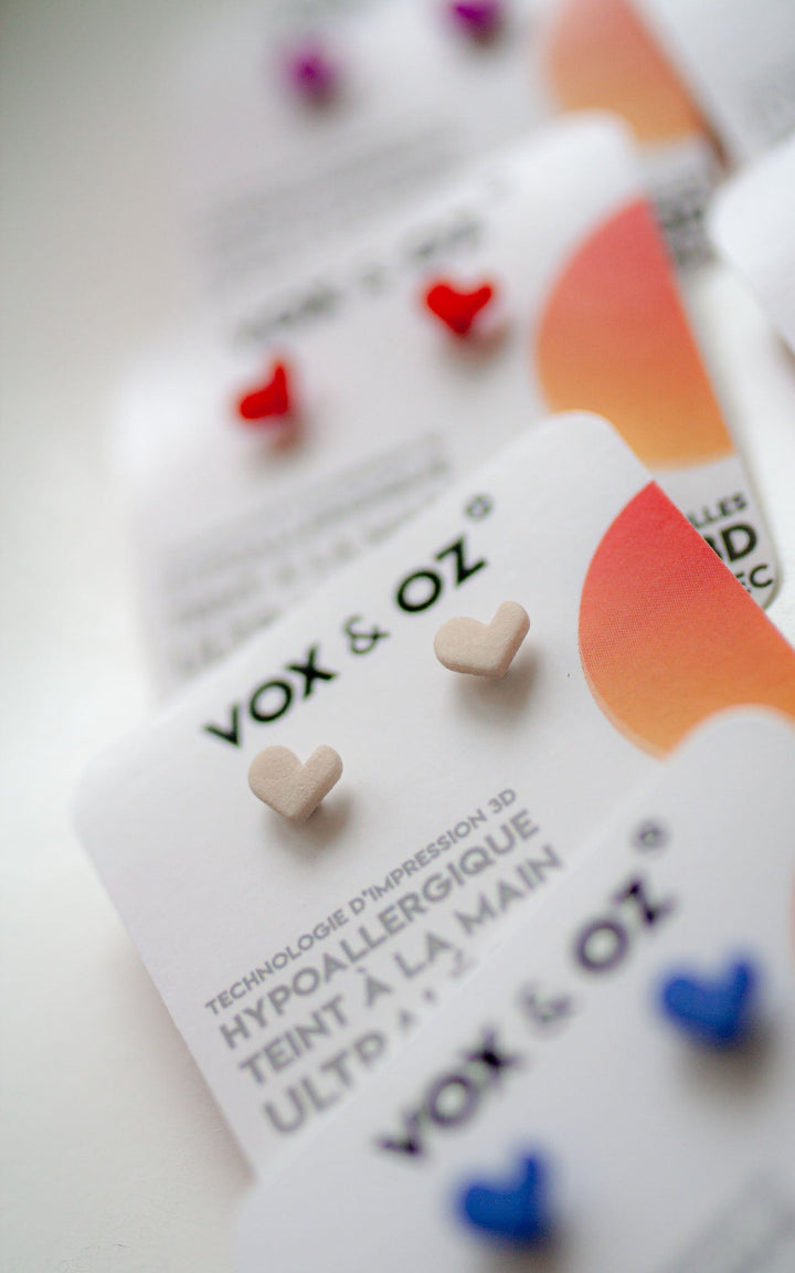 Boucles d’oreilles blanc cœur Mini-Z’amour en nylon recyclé – Vox & Oz"