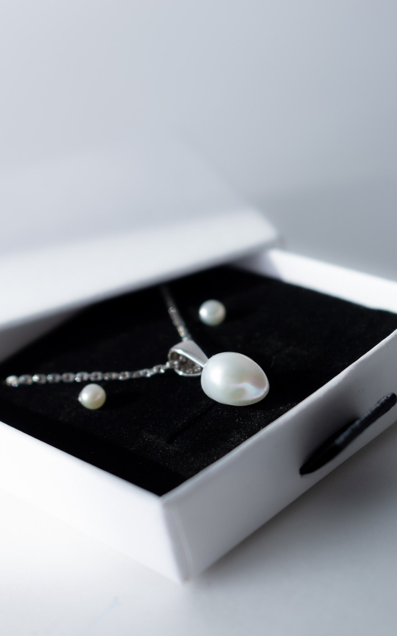 Keishi Baroque Freshwater Pearls Shaded OLIVE 8-9 mm