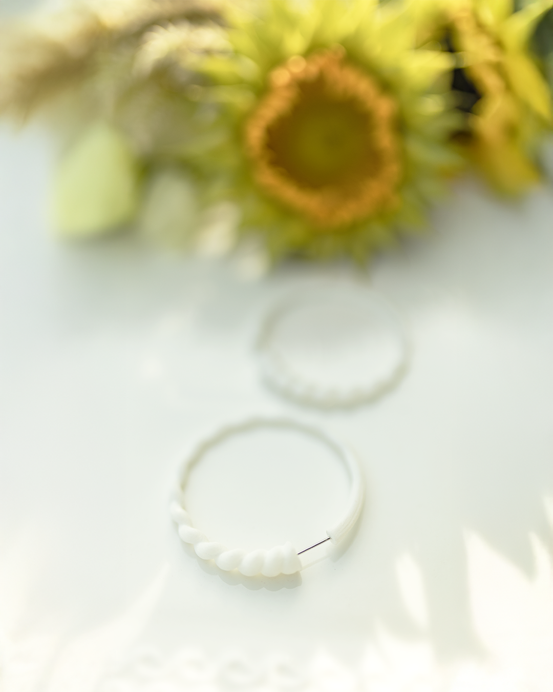 SCOQUILLAGE – Grands anneaux croissants 3D | Colorés & ultralégers (5 cm)