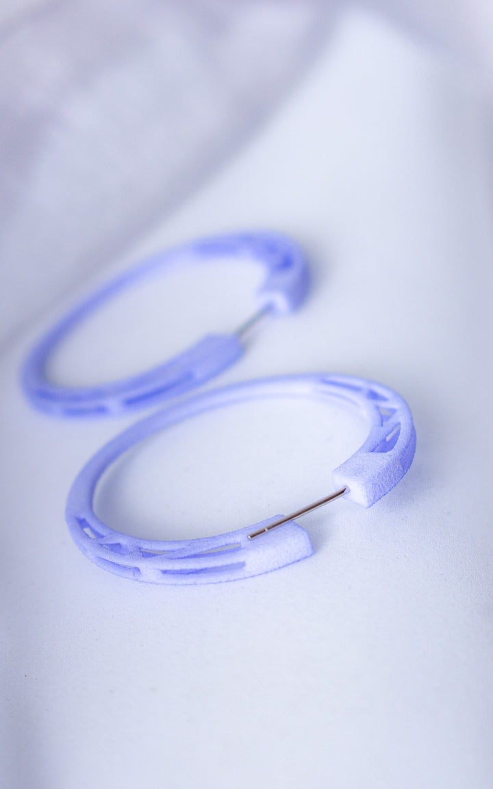 Anneaux d’oreilles COSMOS — Design architectural minimaliste en nylon recyclé