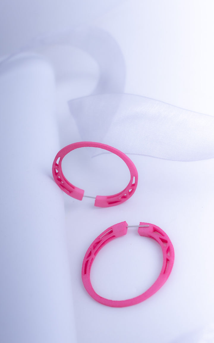 Anneaux d’oreilles COSMOS — Design architectural minimaliste en nylon recyclé