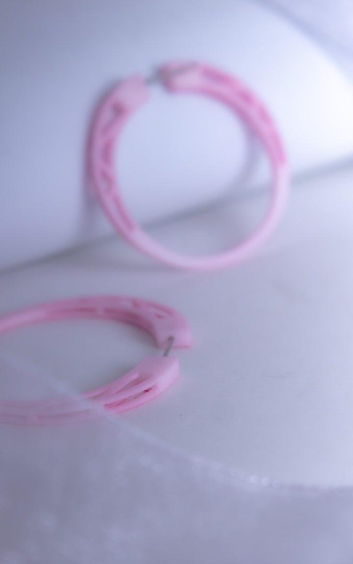 Anneaux d’oreilles COSMOS — Design architectural minimaliste en nylon recyclé