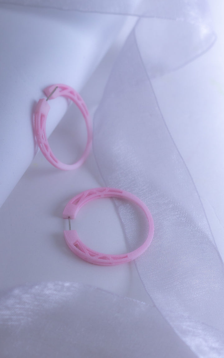 Anneaux d’oreilles COSMOS — Design architectural minimaliste en nylon recyclé