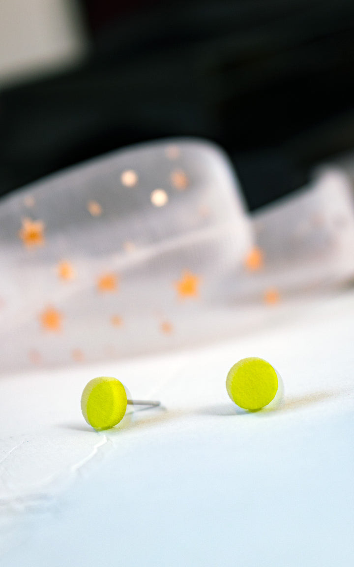 Drummer round stud earrings