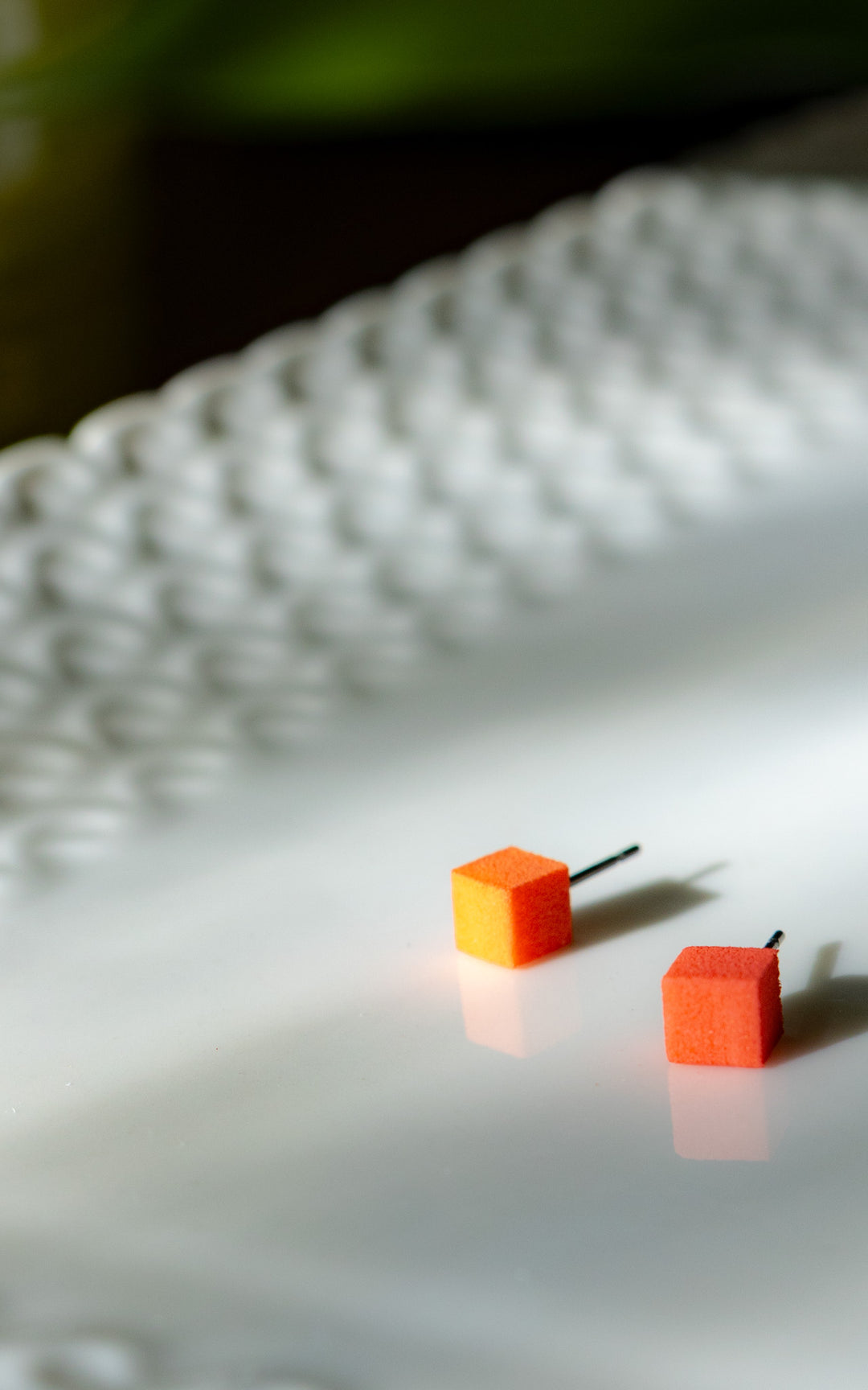 CUBIC – Puces d’oreilles cube en nylon recyclé | Minimalisme 3D