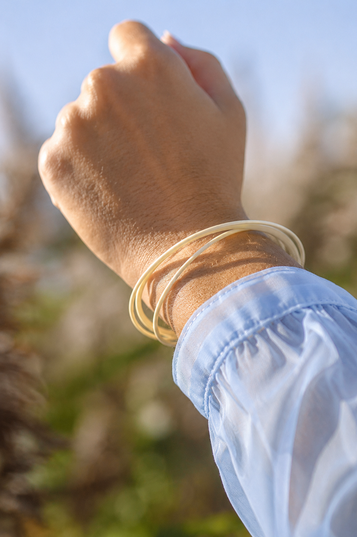 Bracelet LANCELOT jeune beurre  porté au poignet d&
