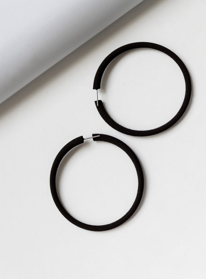 Boucles d’oreilles ultralégères faites au Québec – modèle Atlas Noire