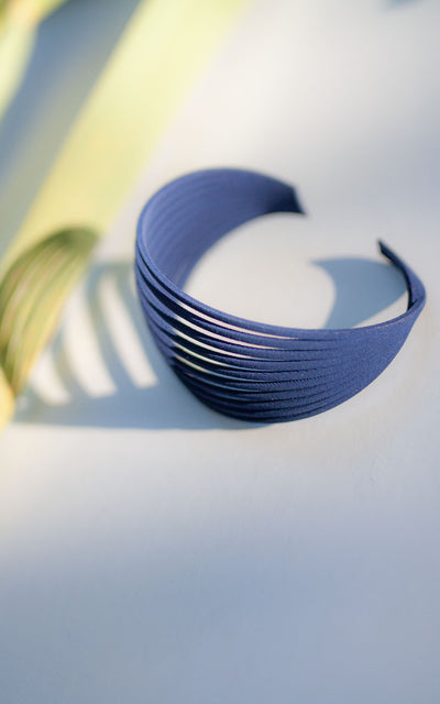 Le bracelet Lagertha couleur marine de Vox & Oz. Ce bracelet au design multi-rangs par espaces réguliers.. Saison été.