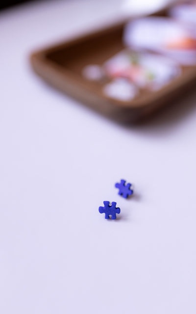 Boucles d'oreilles casse-tete bleu cobalt.  Pour les amateurs de bijoux impressions 3D. Boucles d'oreilles bleues fait Québec.